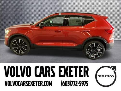 2025 Volvo XC40 B5 Ultra Dark Theme