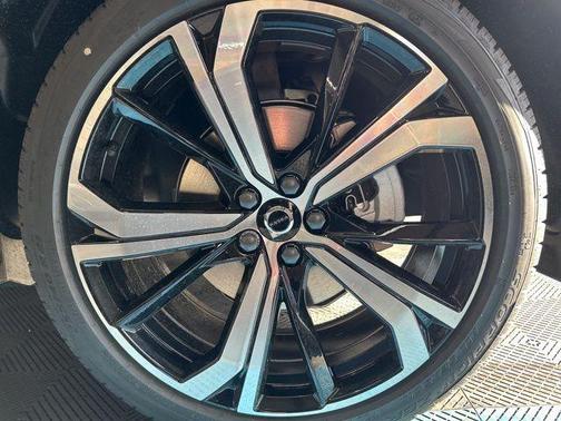 2025 Volvo XC60 B5 Ultra