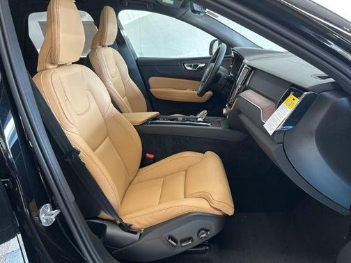 2025 Volvo XC60 B5 Ultra