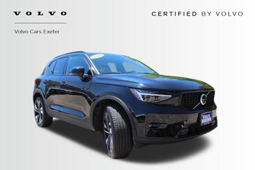 Onyx Black Metallic 2023 Volvo XC40 B5 Ultimate Dark Theme