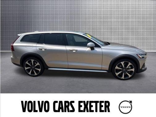 2025 Volvo V60 Cross Country B5 Ultra