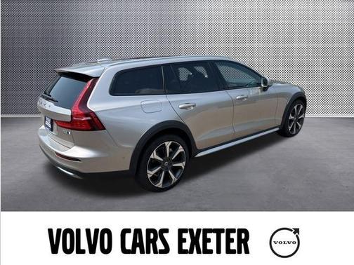 2025 Volvo V60 Cross Country B5 Ultra