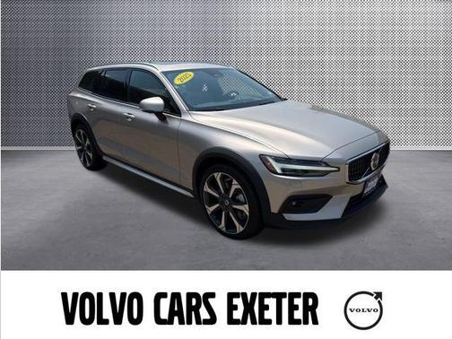 2025 Volvo V60 Cross Country B5 Ultra