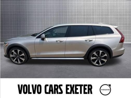 2025 Volvo V60 Cross Country B5 Ultra