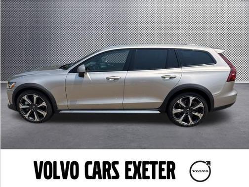 2025 Volvo V60 Cross Country B5 Ultra