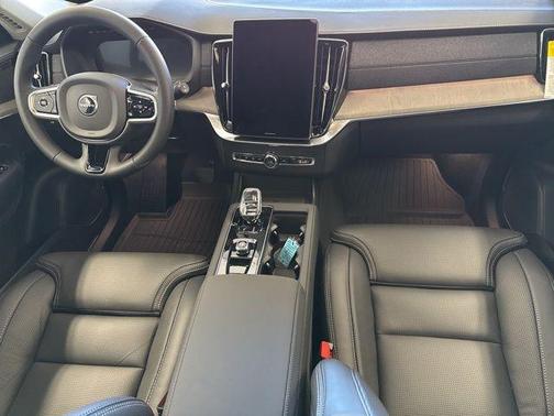 2025 Volvo XC90 B6 Ultra