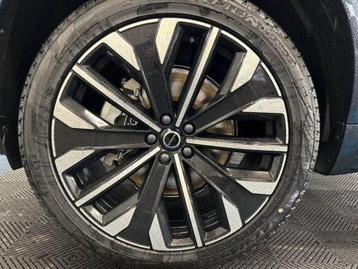 2025 Volvo XC90 B6 Ultra