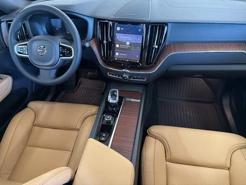 2025 Volvo XC60 B5 Ultra