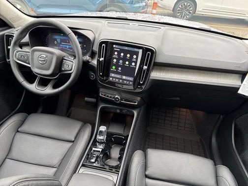 2026 Volvo XC40 B5 Plus