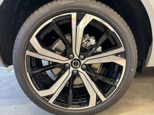 2025 Volvo XC60 B5 Ultra