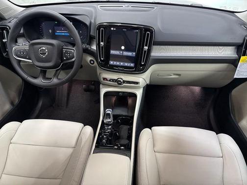 2026 Volvo XC40 B5 Plus