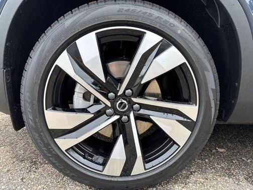 2026 Volvo XC40 B5 Ultra