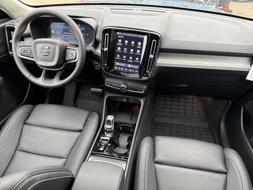 2026 Volvo XC40 B5 Ultra