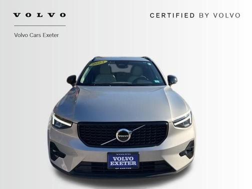 2023 Volvo XC40 B5 Plus Dark Theme
