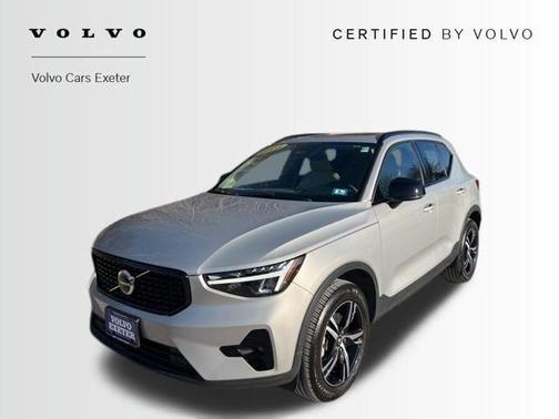 2023 Volvo XC40 B5 Plus Dark Theme