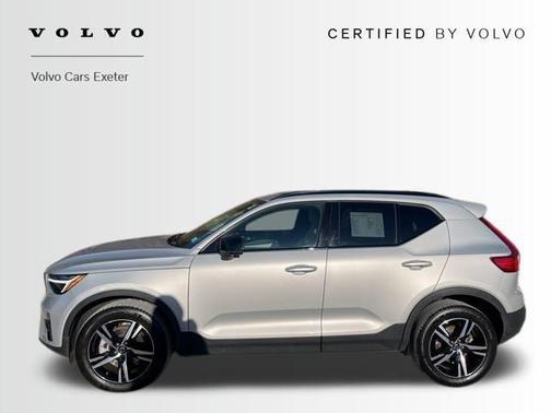2023 Volvo XC40 B5 Plus Dark Theme