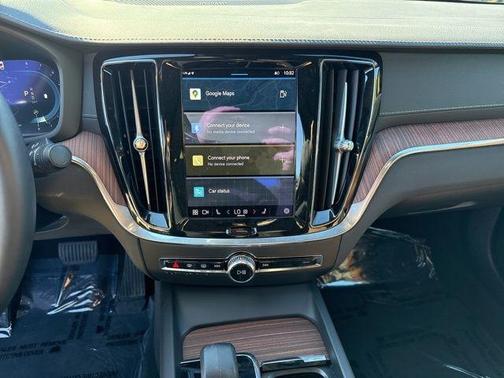 2024 Volvo S60 B5 Ultimate Dark Theme