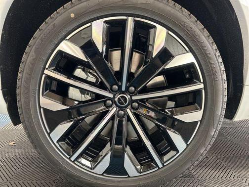 2025 Volvo XC90 Plug-In Hybrid T8 Plus 7-Seater