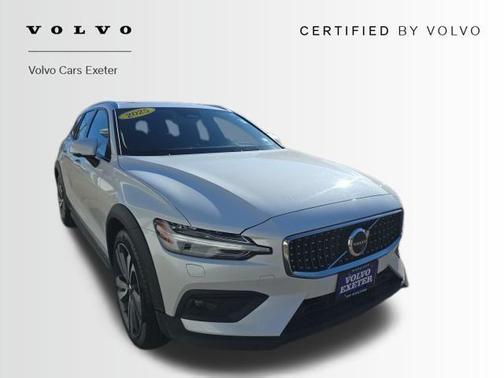 2025 Volvo V60 Cross Country B5 Plus