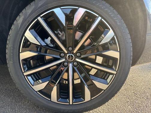 2026 Volvo XC90 B6 Ultra Dark Theme 7-Seater