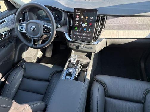 2025 Volvo XC90 B6 Ultra