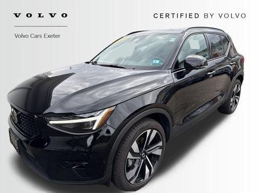 2023 Volvo XC40 B5 Ultimate Dark Theme