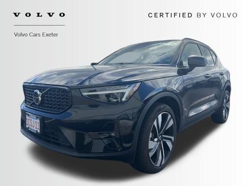 2023 Volvo XC40 B5 Ultimate Dark Theme