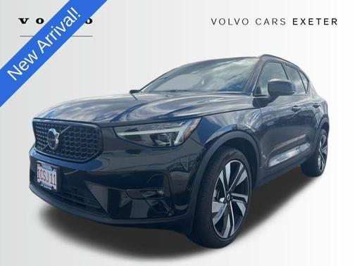 2023 Volvo XC40 B5 Ultimate Dark Theme