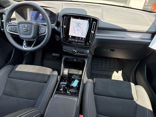 2026 Volvo XC40 B5 EDITION
