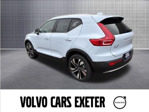 2025 Volvo XC40 B5 Plus Bright Theme