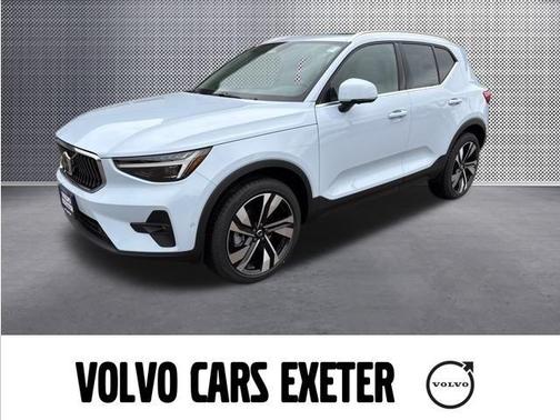 2025 Volvo XC40 B5 Plus Bright Theme