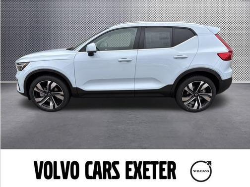 2025 Volvo XC40 B5 Plus Bright Theme