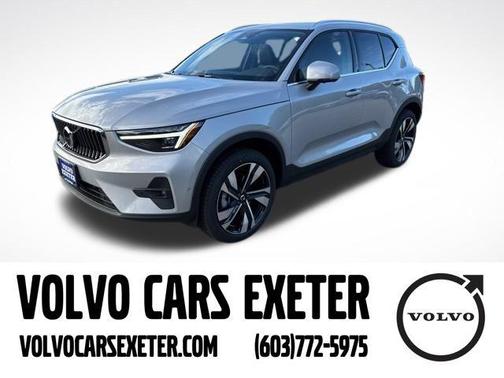 2025 Volvo XC40 B5 Ultra Bright Theme
