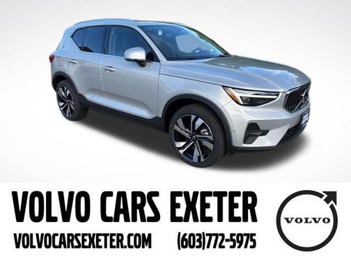 2025 Volvo XC40 B5 Ultra Bright Theme