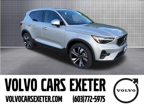 2025 Volvo XC40 B5 Ultra Bright Theme
