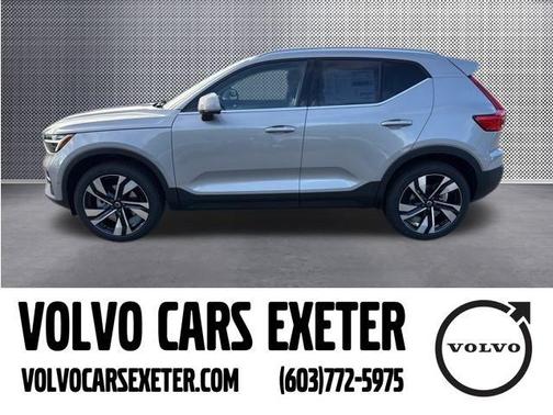2025 Volvo XC40 B5 Ultra Bright Theme