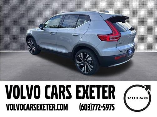 2025 Volvo XC40 B5 Ultra Bright Theme