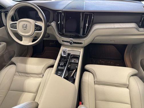 2025 Volvo XC60 Plug-In Hybrid T8 Ultra
