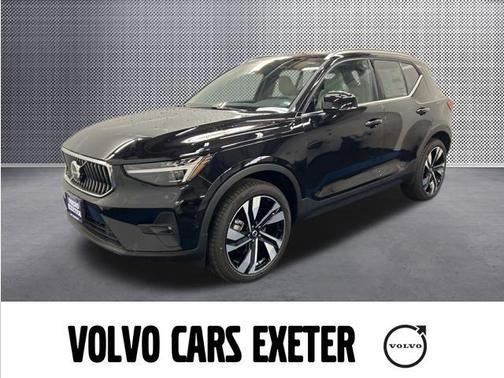 2025 Volvo XC40 B5 Ultra Bright Theme