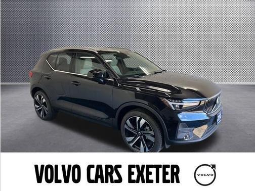 2025 Volvo XC40 B5 Ultra Bright Theme