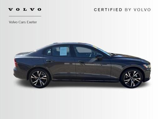 2024 Volvo S60 B5 Plus Dark Theme