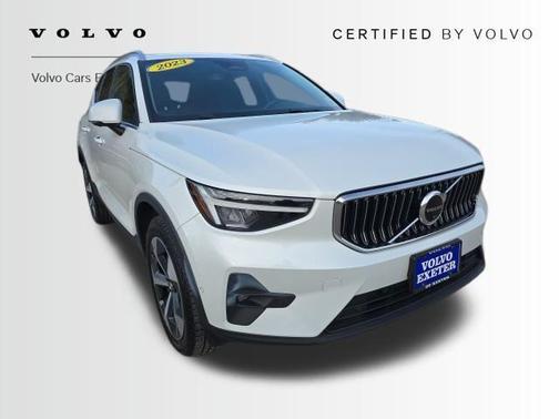 2023 Volvo XC40 B5 Plus Bright Theme