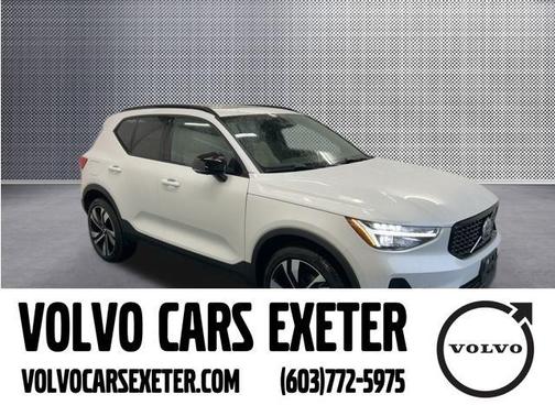 2025 Volvo XC40 B5 Ultra Dark Theme