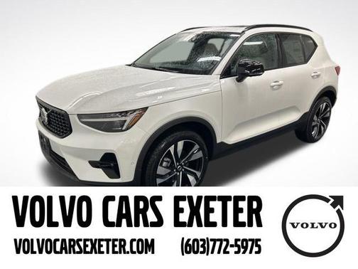 2025 Volvo XC40 B5 Ultra Dark Theme