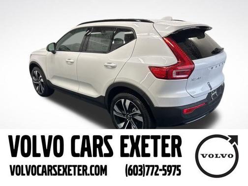 2025 Volvo XC40 B5 Ultra Dark Theme