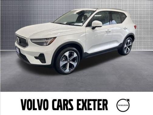 2025 Volvo XC40 B5 Core Bright Theme