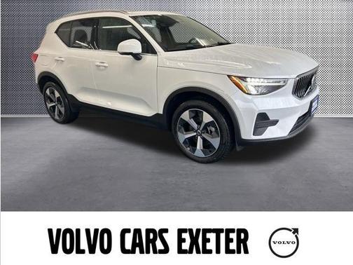 2025 Volvo XC40 B5 Core Bright Theme