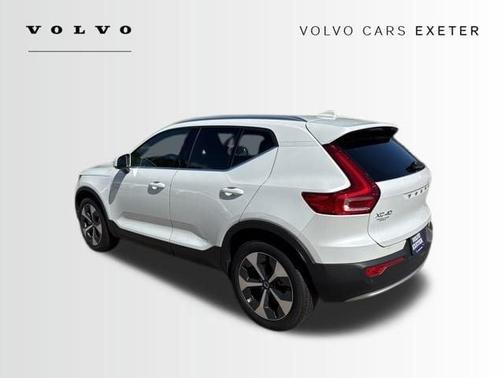 2025 Volvo XC40 B5 Core Bright Theme