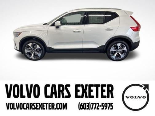 2025 Volvo XC40 B5 Core Bright Theme