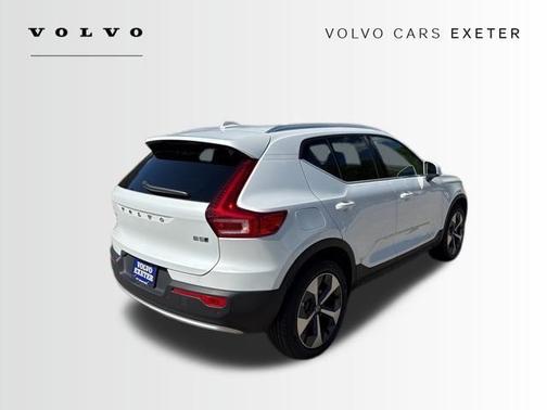 2025 Volvo XC40 B5 Core Bright Theme